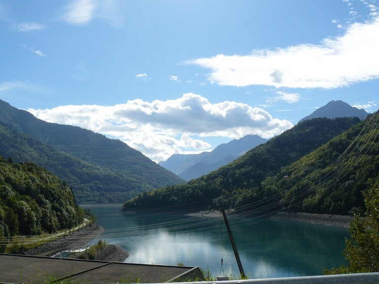 Vallée de l'Eau-d'Olle, Défilé de Maupas, barrage de Grand'Maison, barrage du Verney