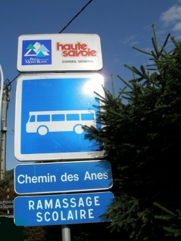 école et chemin des ânes